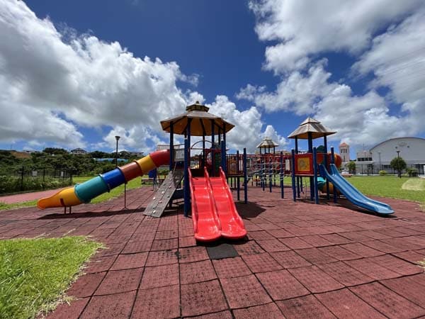 03栄野比公園_遊具1