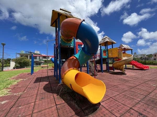 04栄野比公園_遊具2