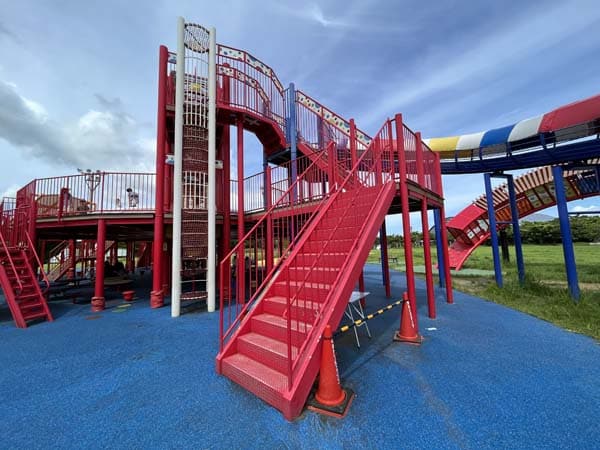 04沖縄県総合運動公園_遊具2