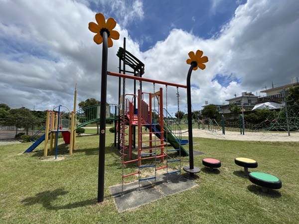 05諸見里近隣公園_遊具3