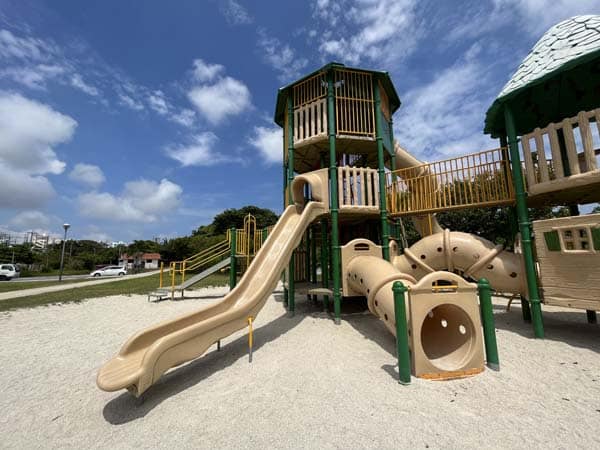 06比屋良川公園_遊具3