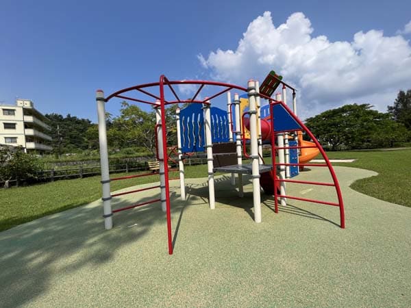 06湖辺底親水公園_遊具4