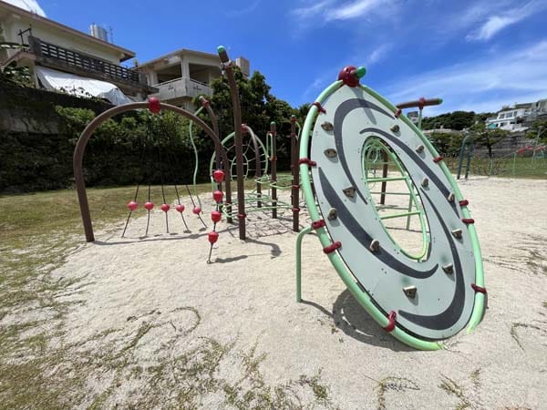 07諸見里近隣公園_遊具5