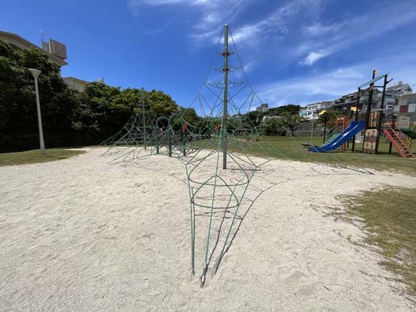 09諸見里近隣公園_遊具7