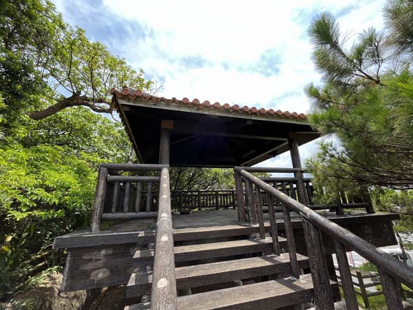 10佐真下公園_休憩所