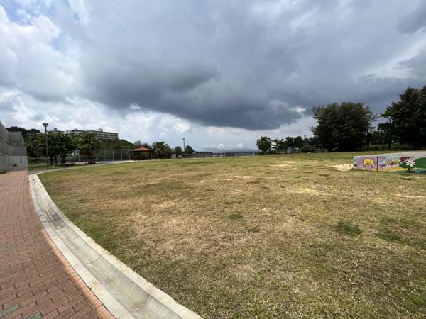 10屋部親水公園_広場