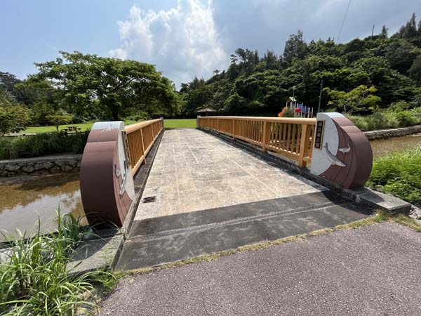 10湖辺底親水公園_橋