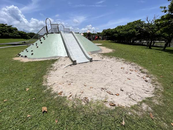 11残波岬公園_滑り台