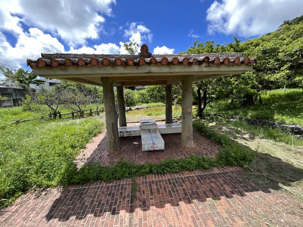 12安慶名中央公園_休憩所
