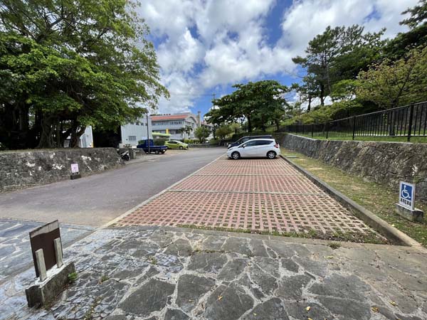 12浦添大公園_憩いの広場_駐車場