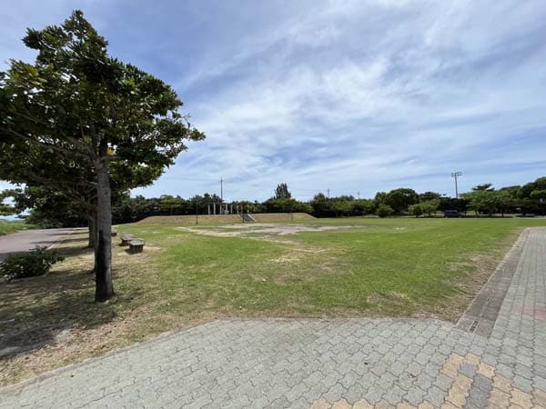 13与那城総合公園_広場