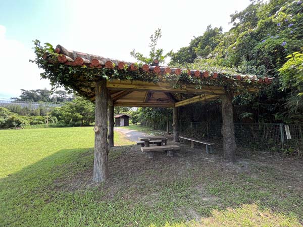 13湖辺底親水公園_休憩所