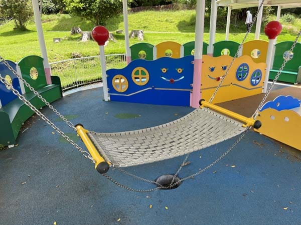 14浦添大公園_憩いの広場_遊具2