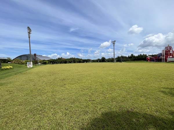 17沖縄県総合運動公園_広場
