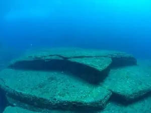 二枚岩（にまいいわ）