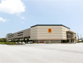 大型商業施設近く