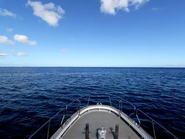 港へ向けて帰港開始