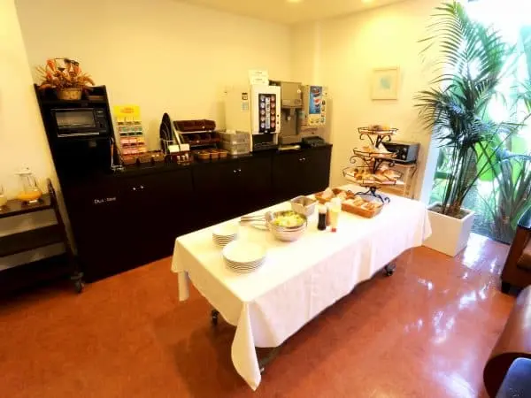 朝食（軽食）は無料です