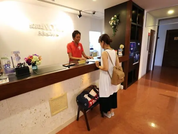 併設の「ホテルノア」で受付