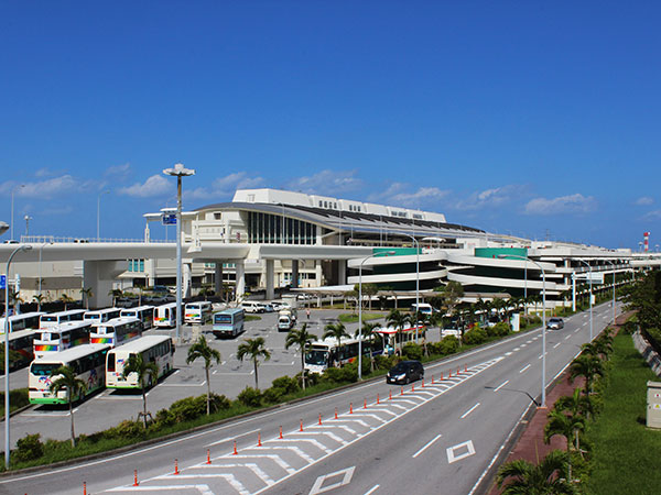 到着：那覇空港お迎え