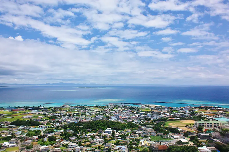 伊江島のシンボル「城山（伊江島タッチュー）」からの眺め