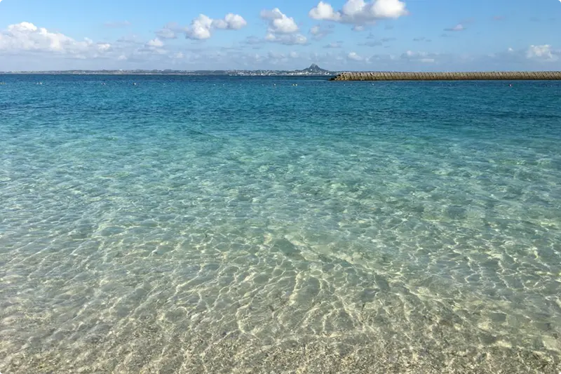 抜群の透明度を誇る水納島の海