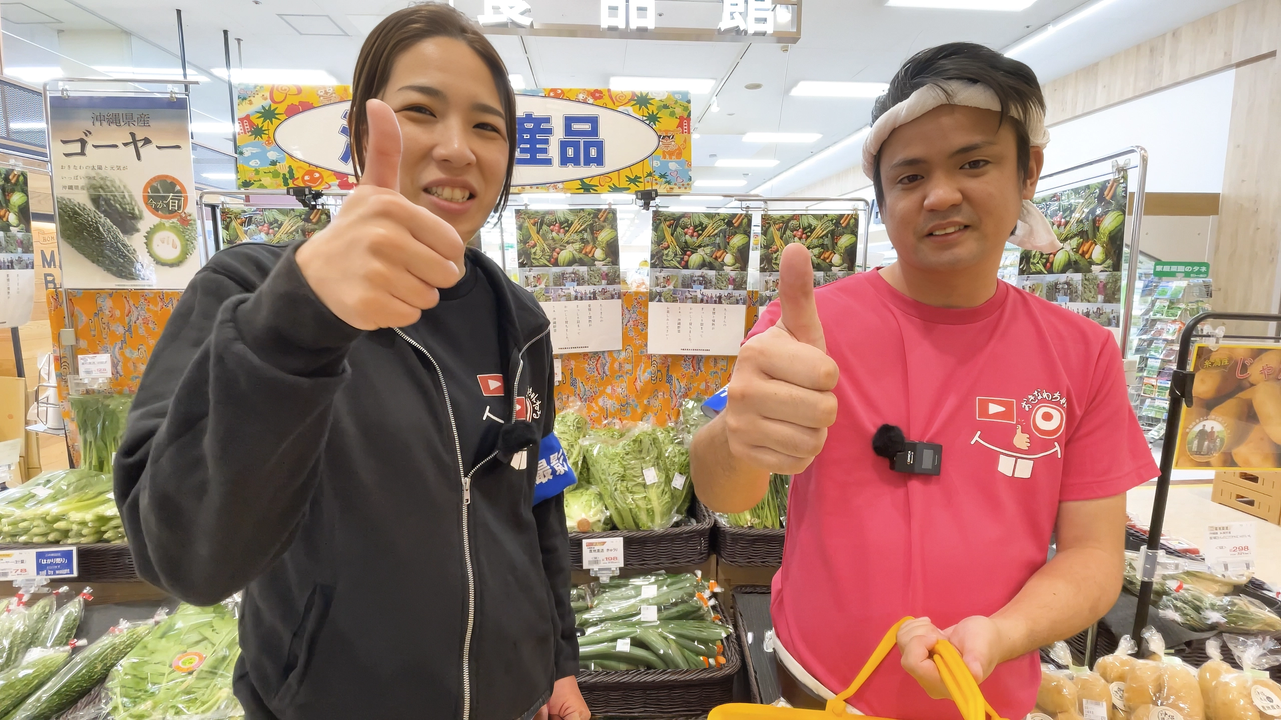 サンエー那覇メインプレイスでのロケを満喫したじゅん選手とひーとーのオフショット。二人の笑顔が魅力を物語る