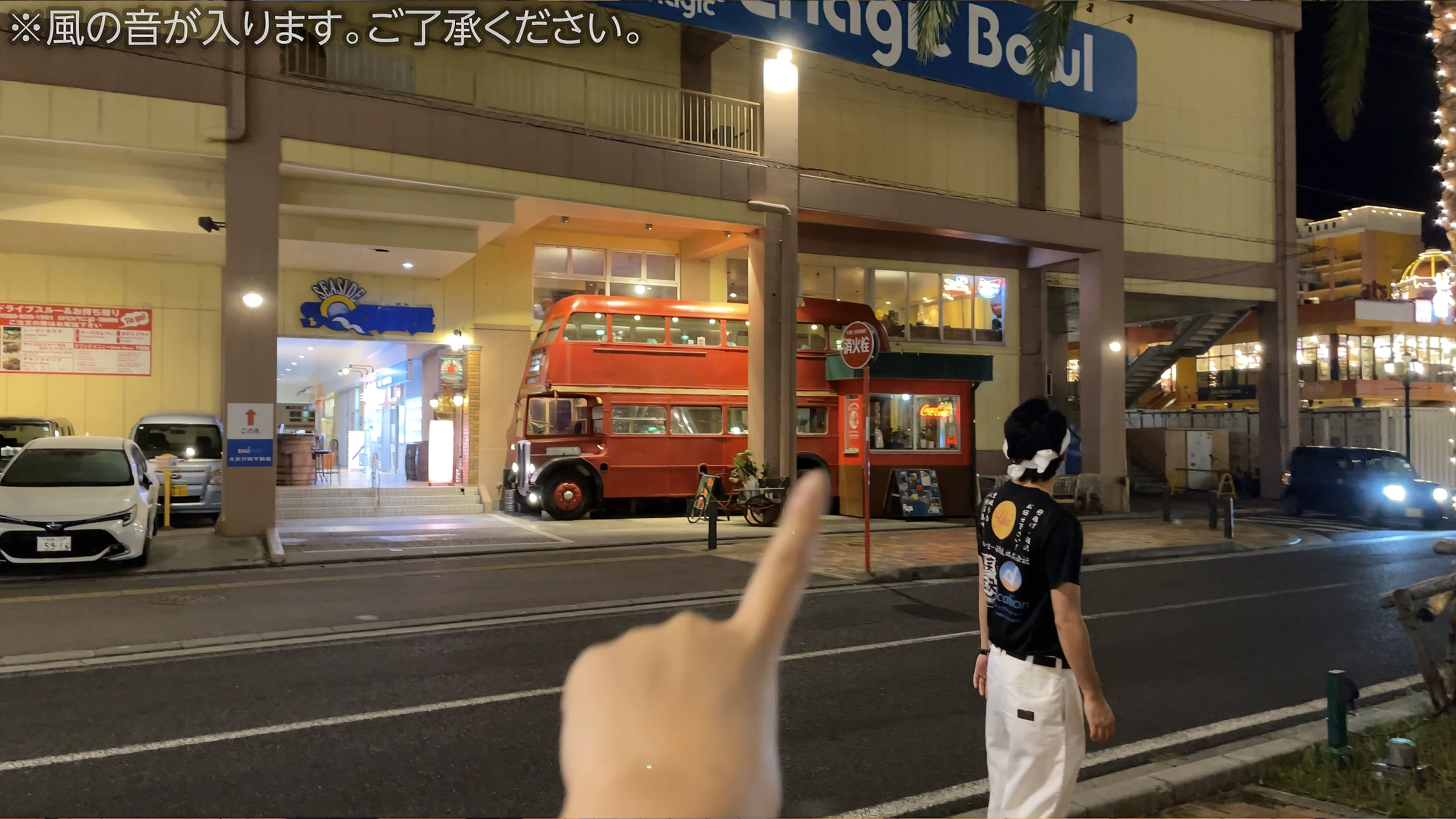 本物の赤いロンドンバスを改装したカフェレストラン・ダブルデッカー。街のシンボル