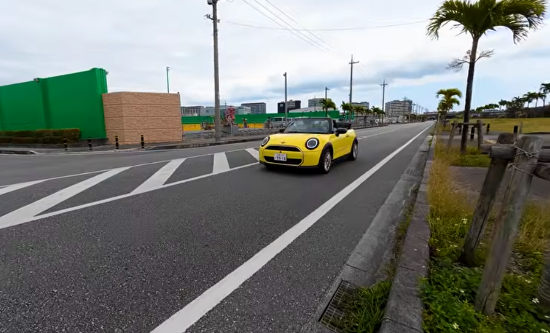 出発NEW MINI COOPER CONVERTIBLE