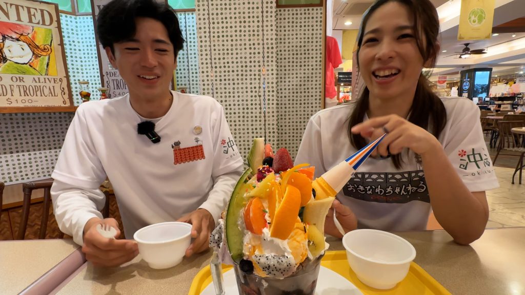 名物の超巨大スイーツ フルーツアドベンチャー