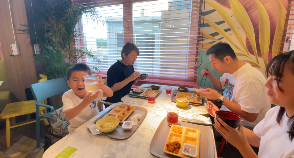 朝食