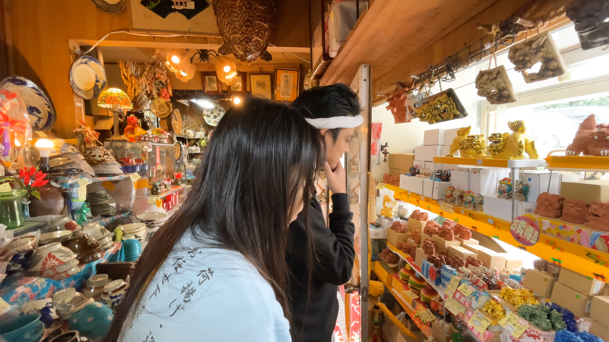 壺屋の風情ある路地裏スージグヮーとアットホームな店舗の様子