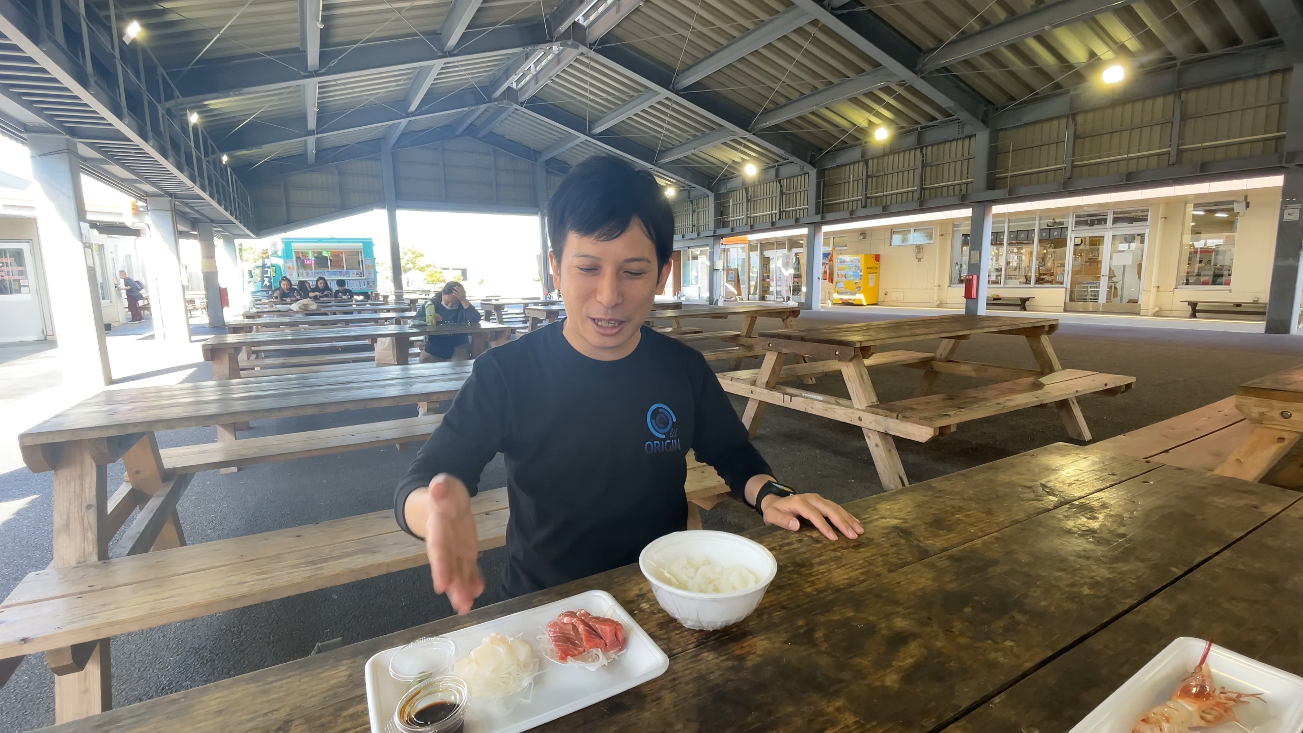 ちょめの助がDIYで作ったミーバイと本マグロのオリジナル紅白丼