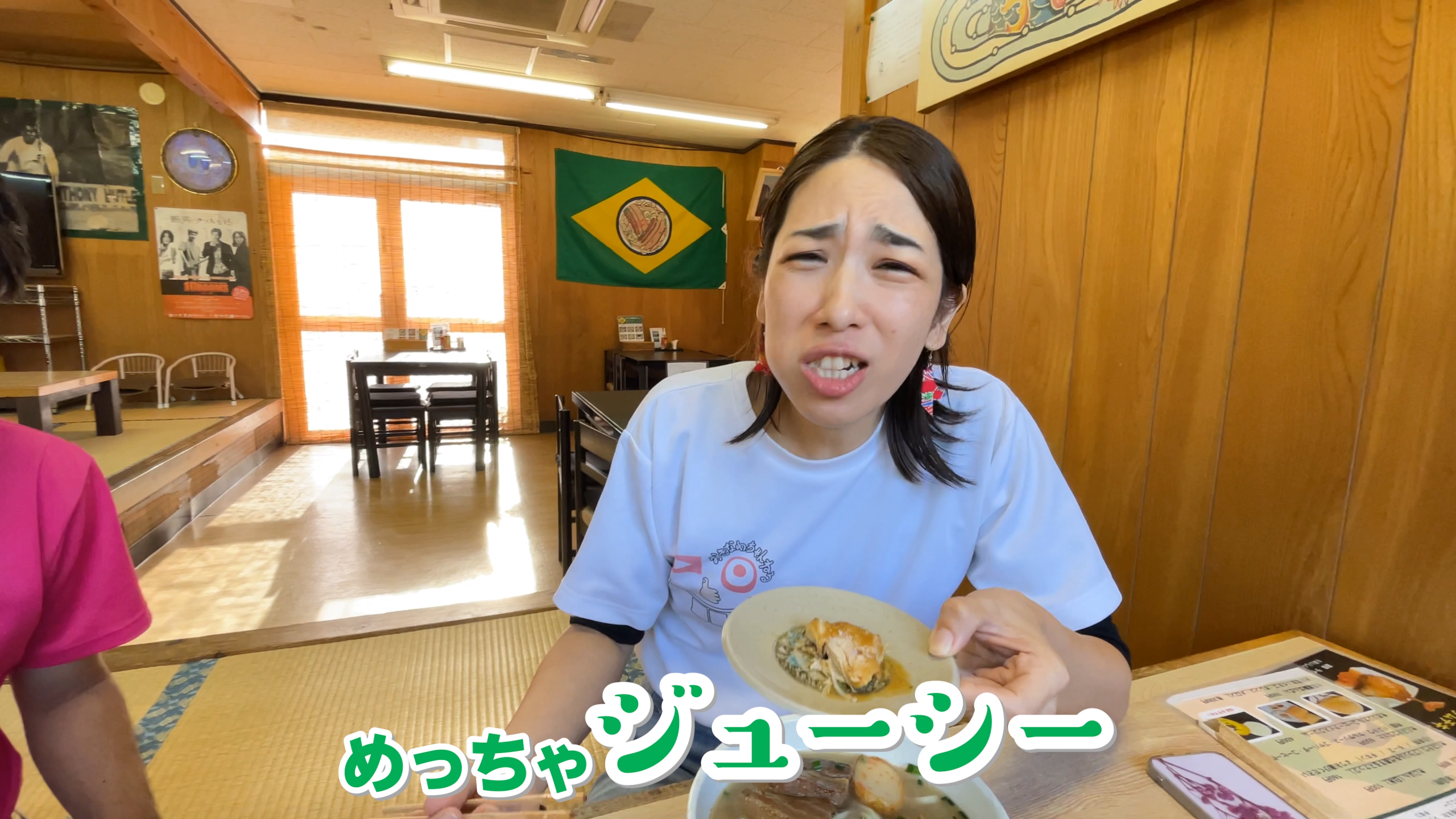 ナイフがいらないほどホロホロに柔らかく崩れるチキンのお肉