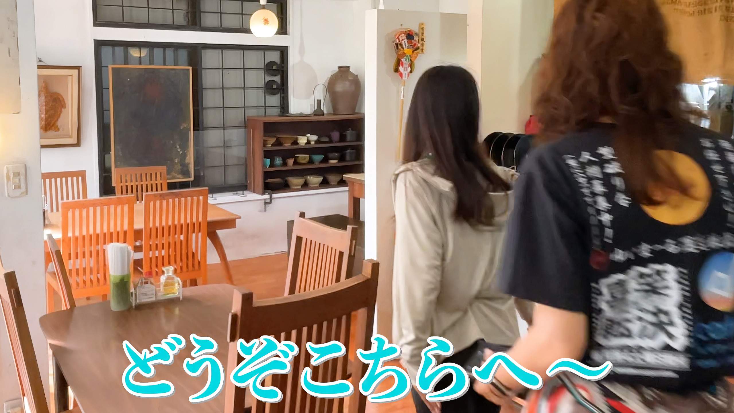 カフェのように清潔感あふれるおしゃれな店内と笑顔のメンバー