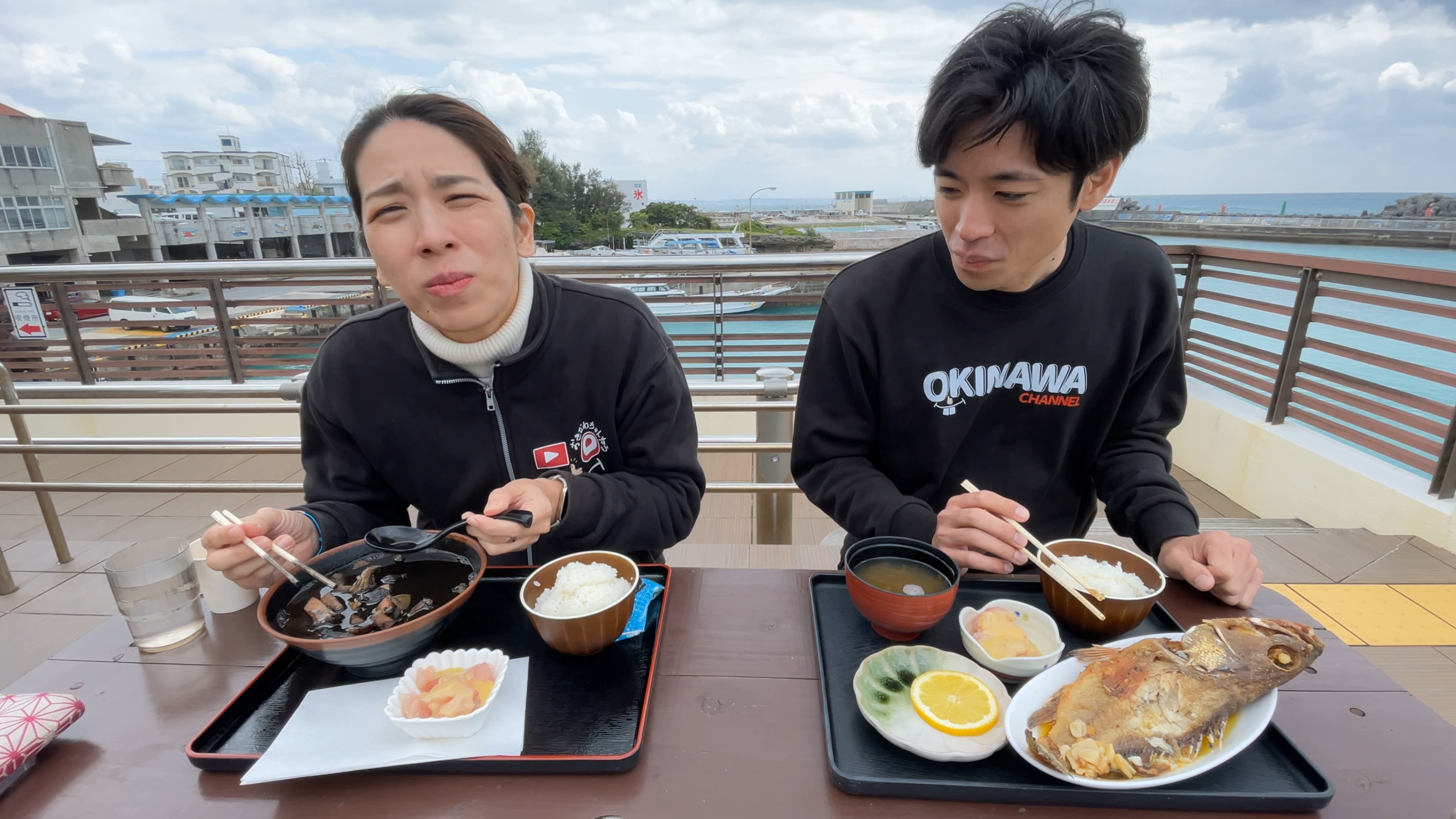 真っ黒なスープにイカがゴロゴロ入った濃厚なイカスミ汁