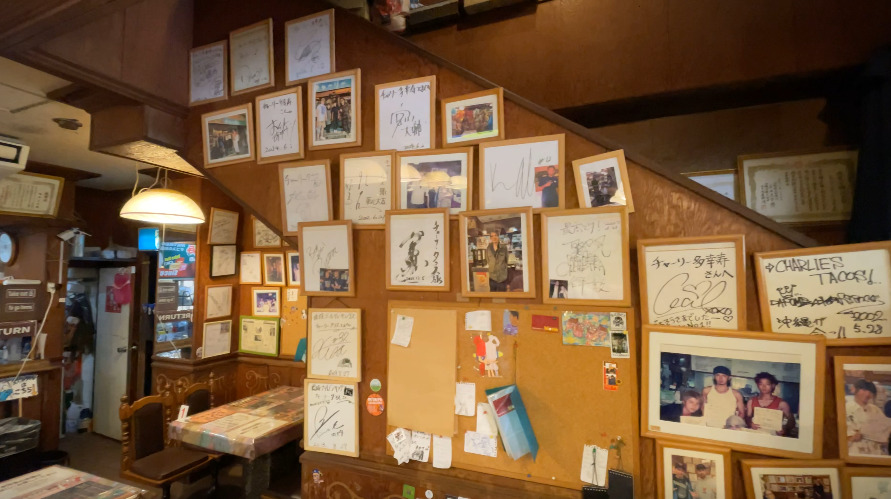 チャーリータコス_店内サイン