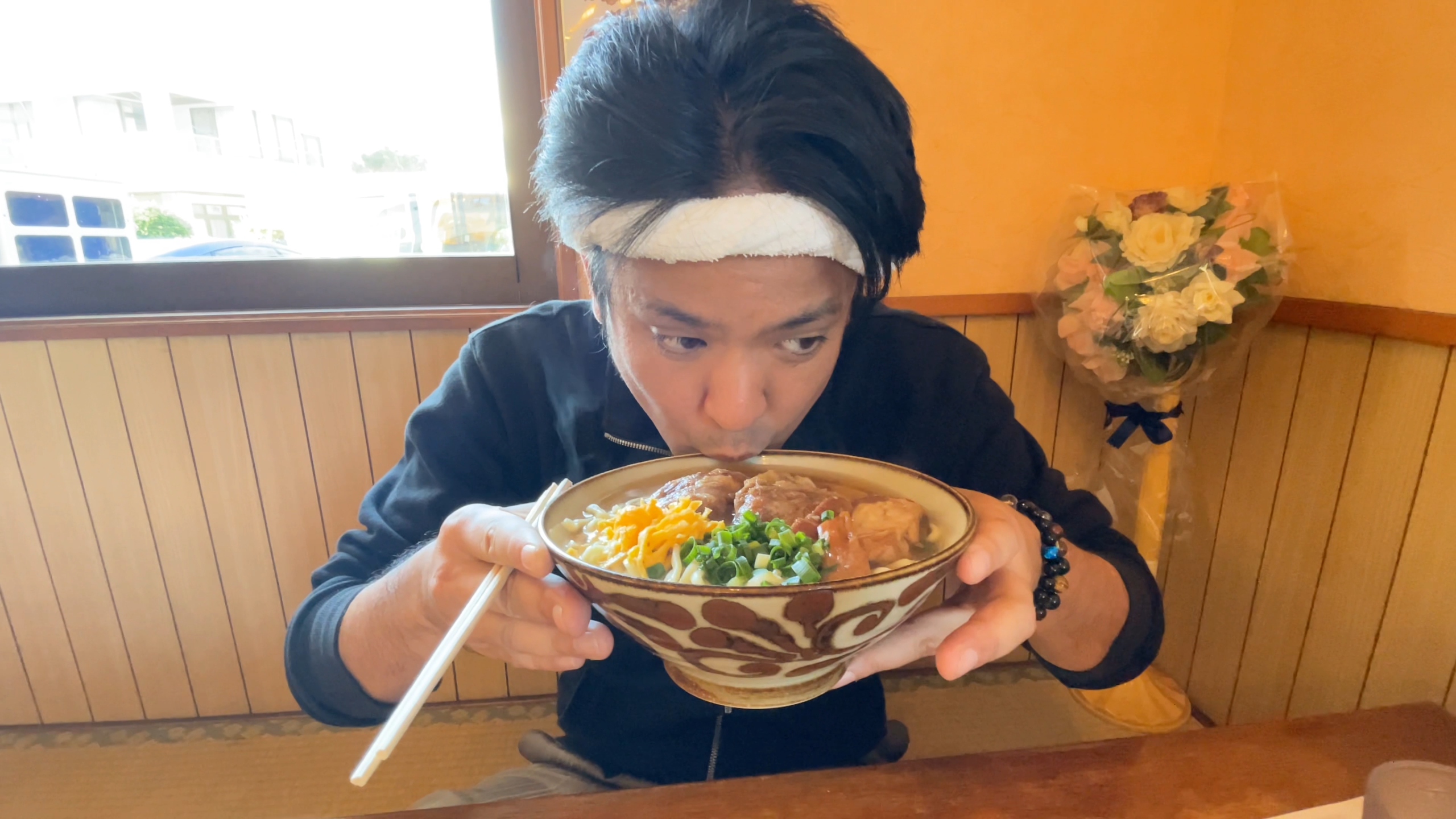 壁にズラリと貼られた種類の多さに驚かされるメニュー表