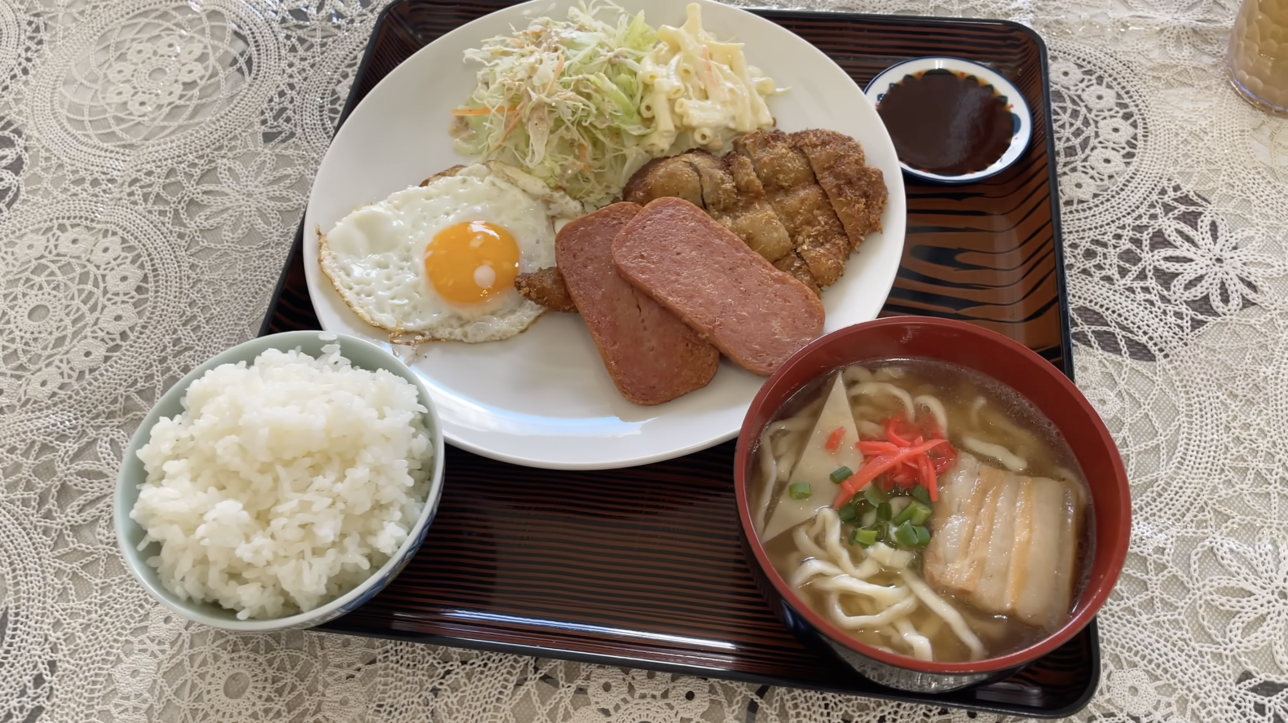 ボリューム満点のご馳走プレート「ランチ」