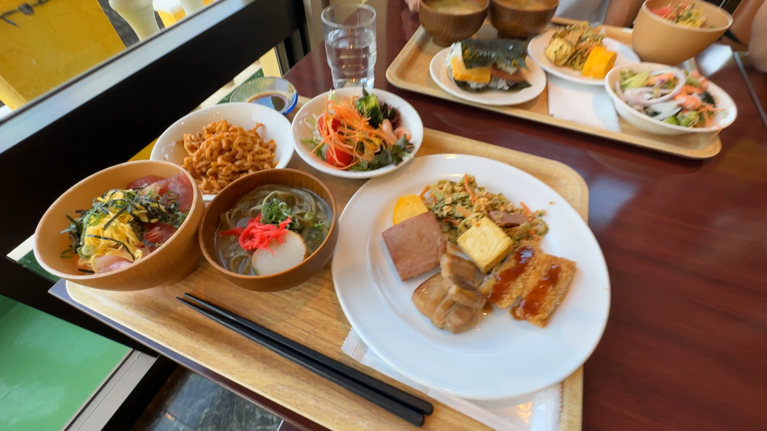 新鮮な海の幸で作れるオリジナル海鮮丼