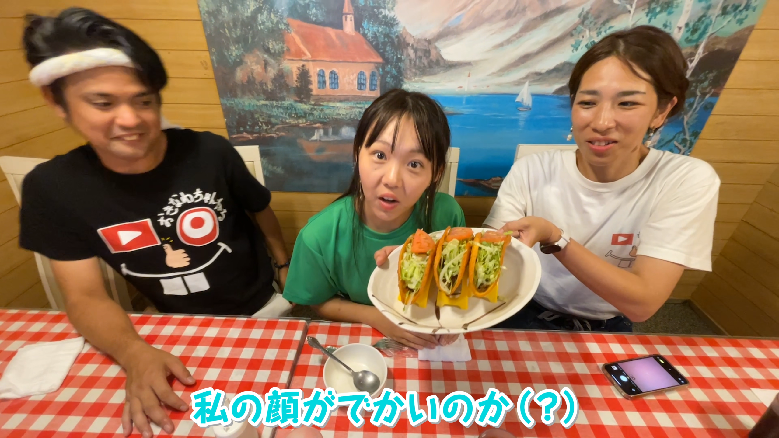 端から端まで約20cmもあるサクサクの特大タコス