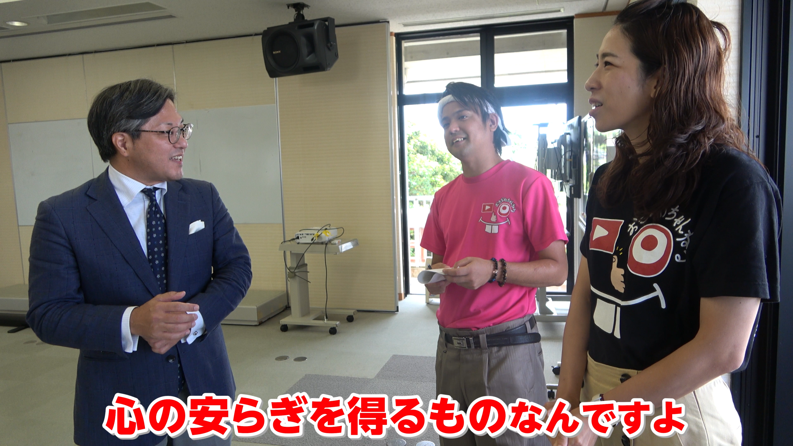 日頃のお供えの悩みを真剣に相談するじゅん選手