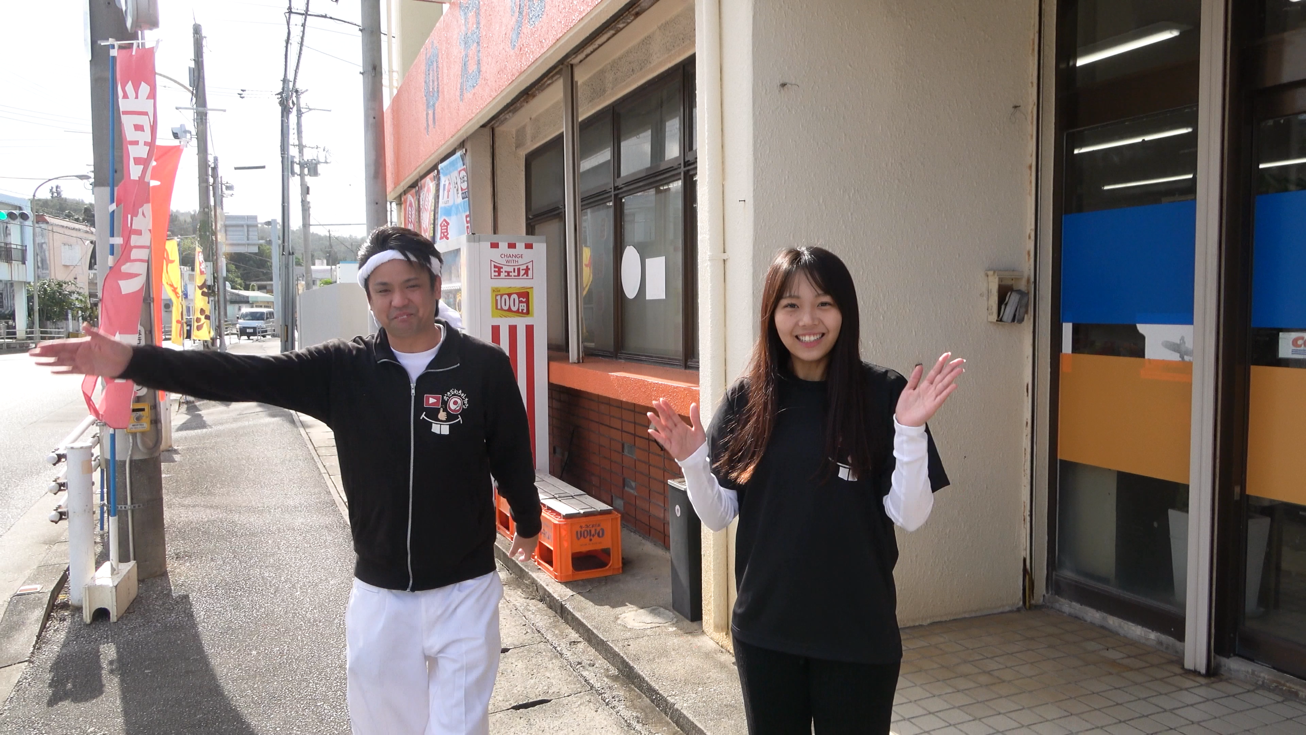 恩納村仲泊の旧道沿いに佇む仲泊売店の外観