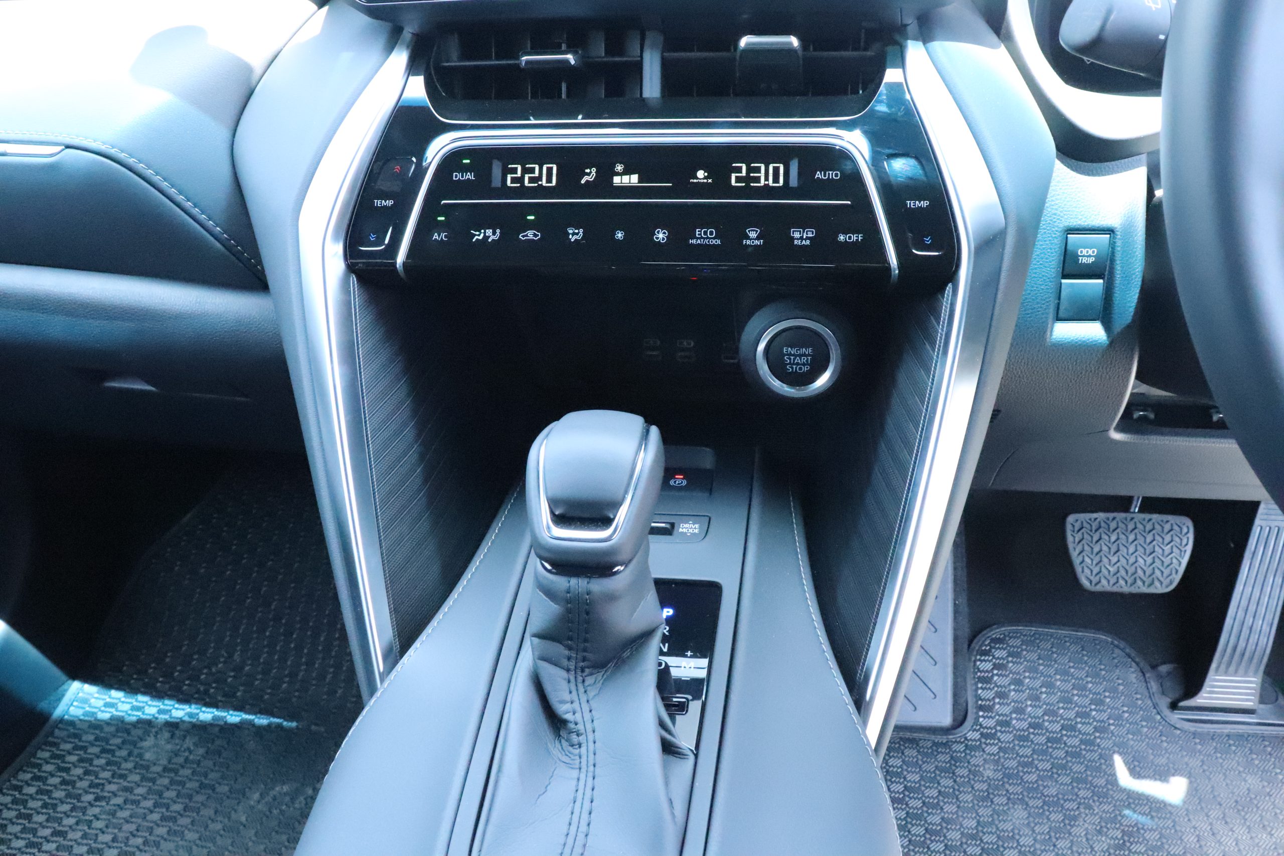 後部座席スペース