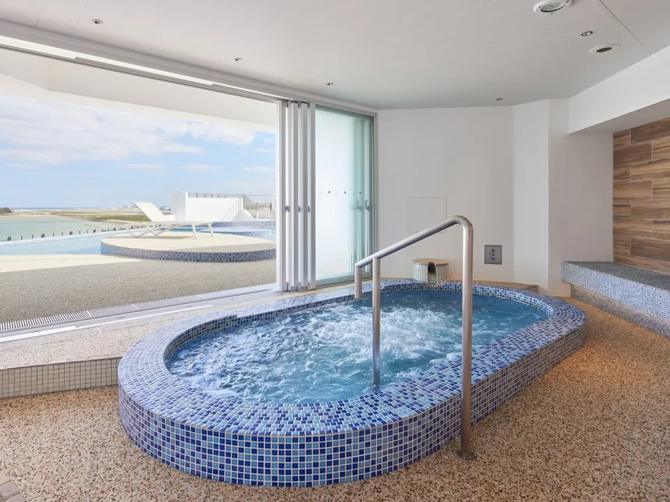 STORYLINE 瀬長島_jacuzzi